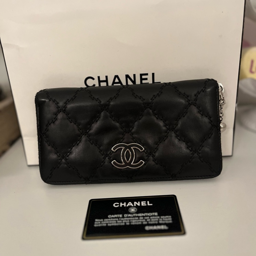 ❌SOLD❌Chanel Black Quilted Hampton Wallet